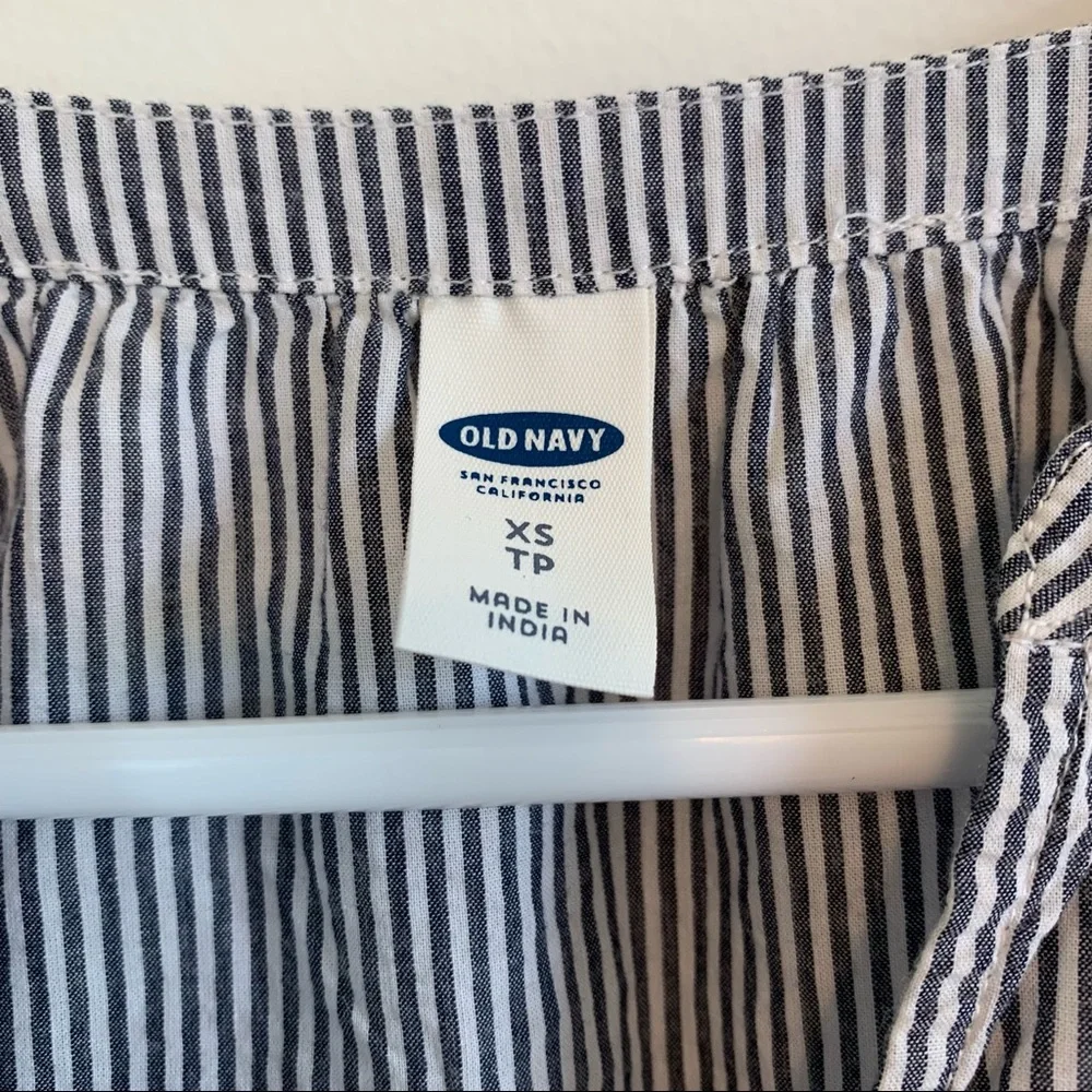 Old Navy Strip Navy & White Blouse.Flowered Embroidery, Scalloped Edges XSmall - Picture 4 of 5